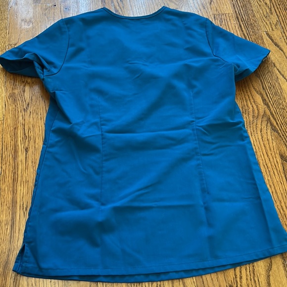 Figs Scrub Top - Picture 10 of 10